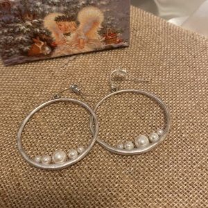 Hoop earrings with pearls. New!!!!